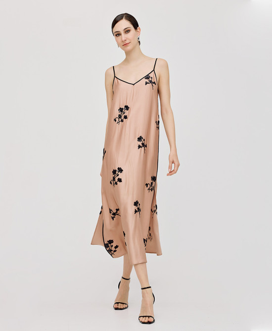 Strappy dress with flower embroideries