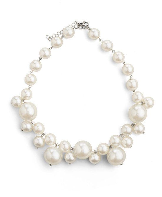 Asymmetric pearls necklace