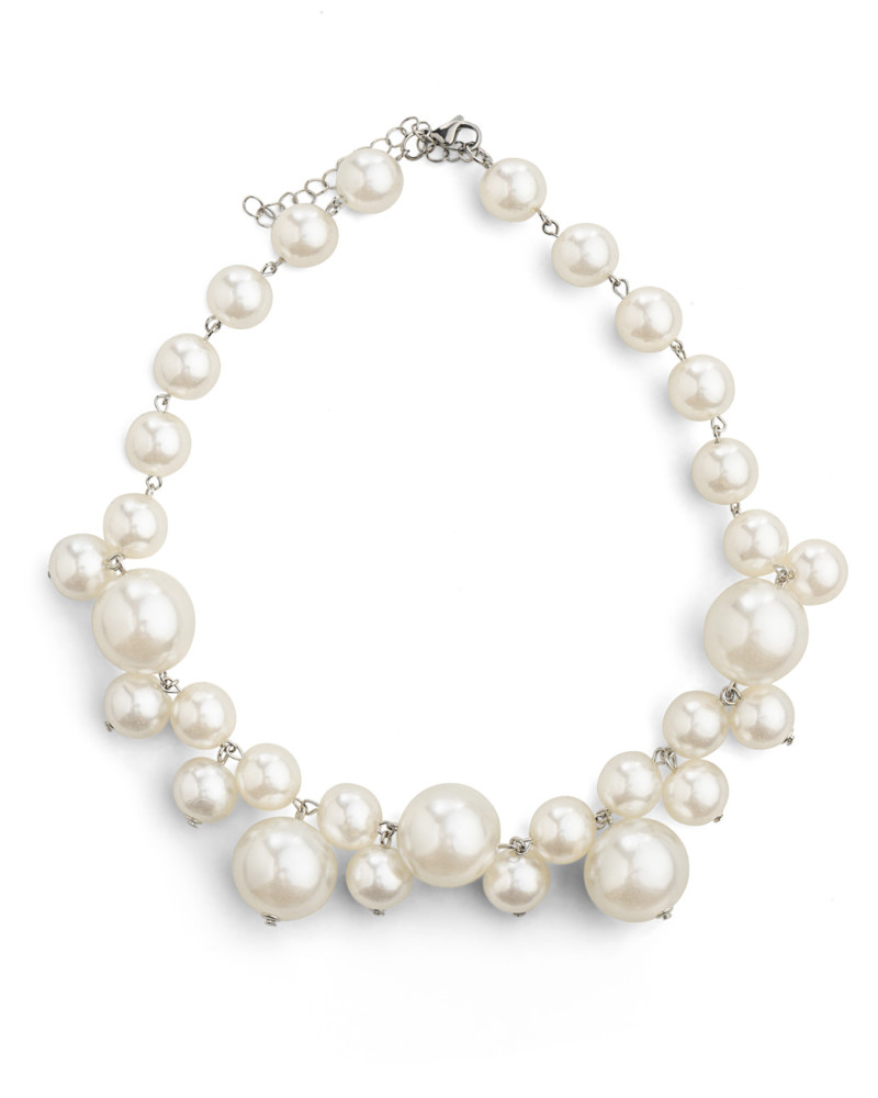 Asymmetric pearls necklace