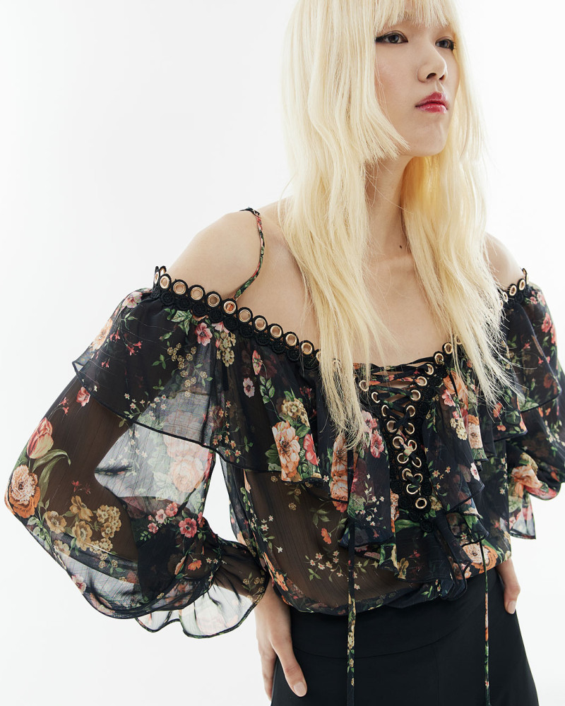 Printed off-the-shoulders blouse