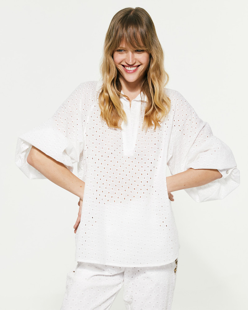 Oversized broderie blouse puff sleeves