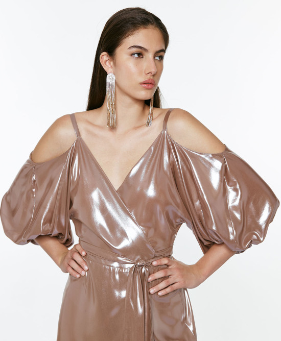 Open shoulders shinny metallic dress