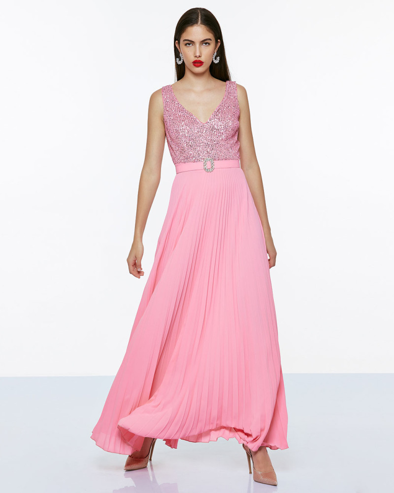Maxi pleated sleeveless dress with sequins