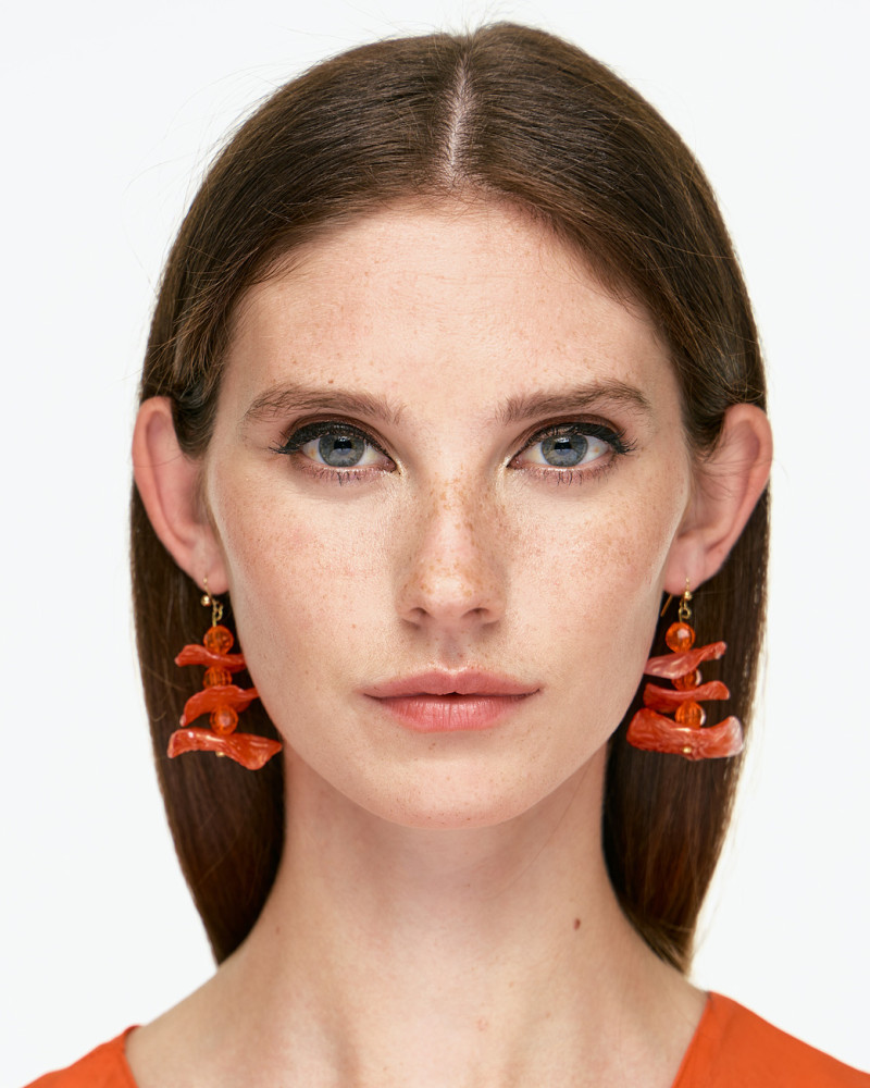 Dangle earrings with textured details