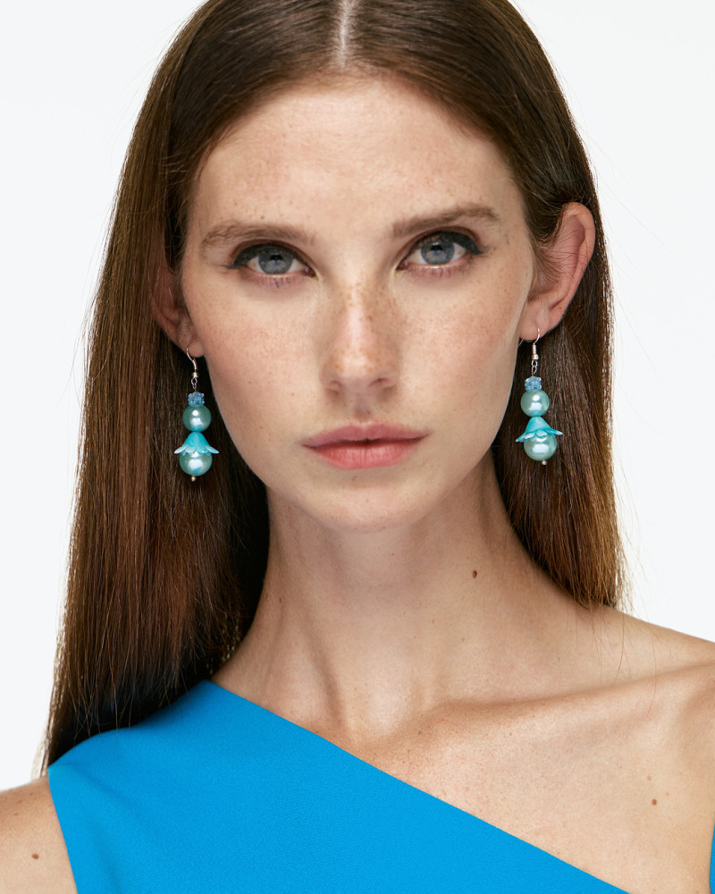 Earrings with blue pearls