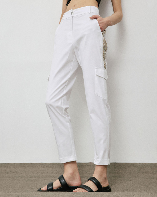Cargo pants with embroidered details