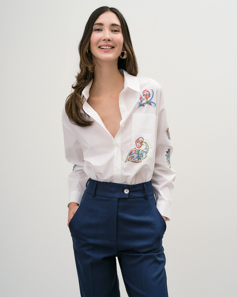Shirt with paisley embroideries