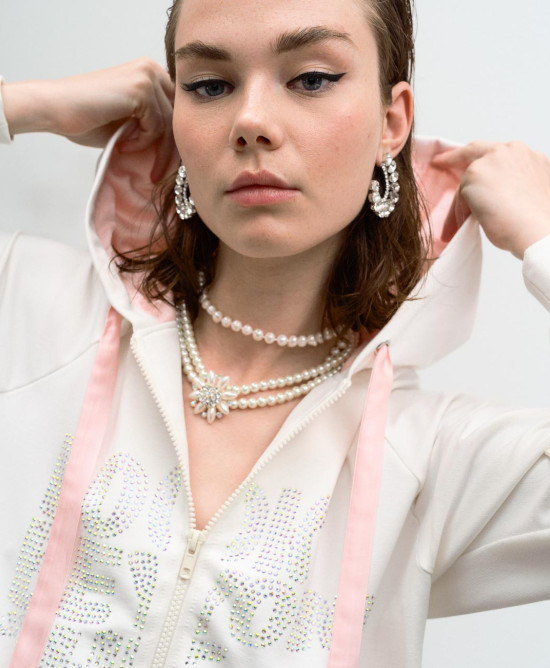 Necklace pearls motif