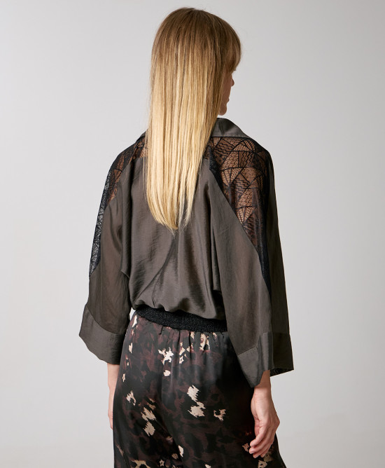Blouse with lace details and elastic waist