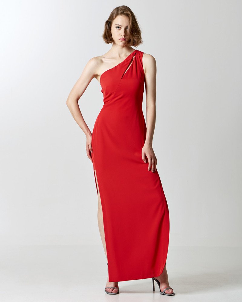 Maxi dress cut-out on the neckline