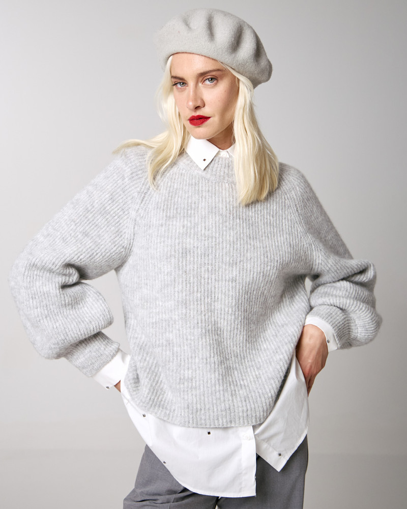 Knitted sweater with puffed sleeves