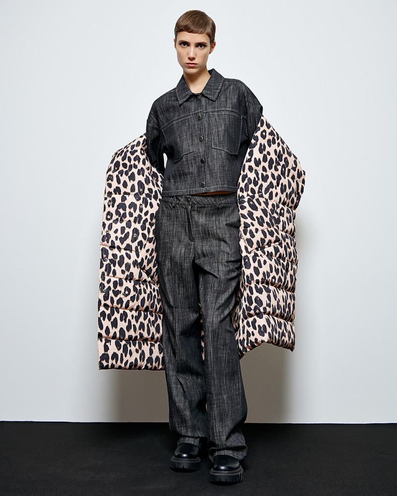 Leopard sleeveless jacket double faced