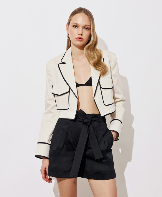 Cropped blazer with contrasting details