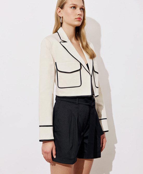 Cropped blazer with contrasting details