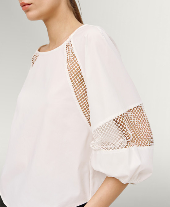 Oversized blouse fishnet details