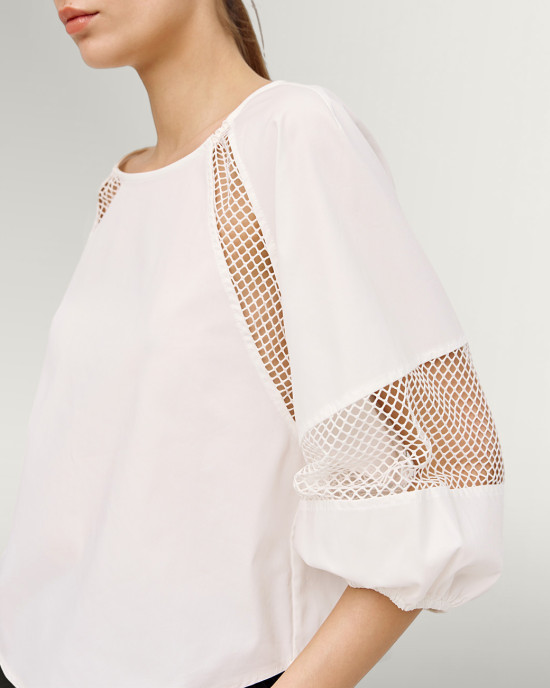 Oversized blouse fishnet details
