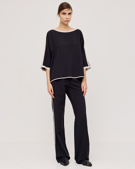 Boxy blouse with contrasting details