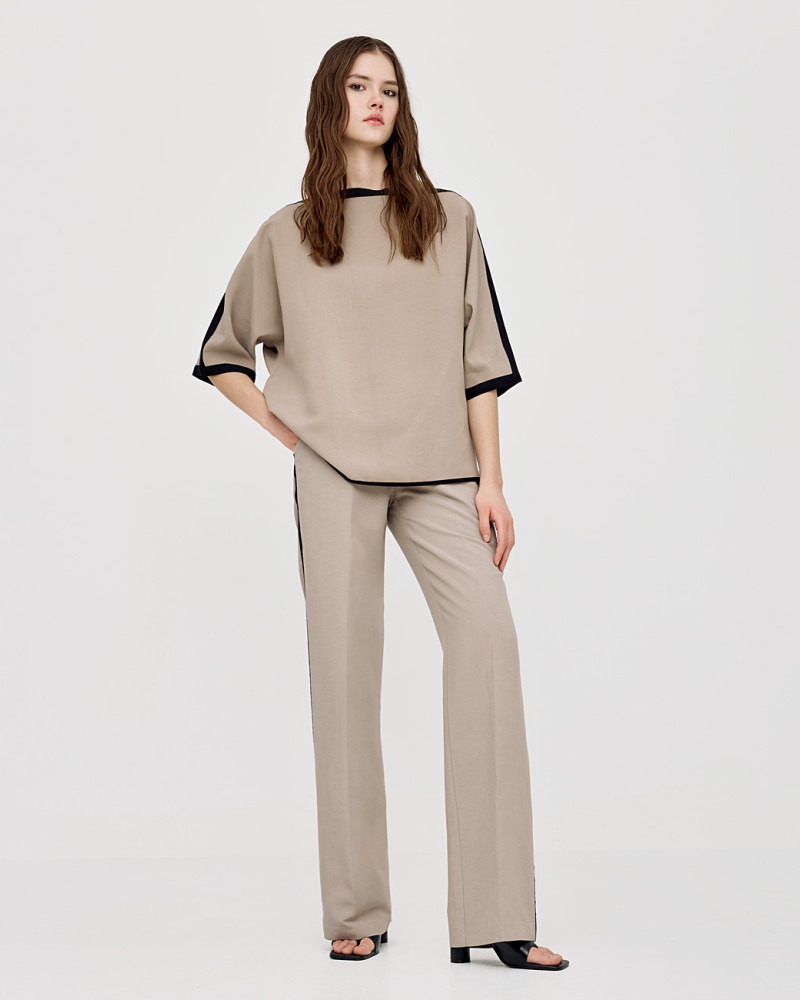 Boxy blouse with contrasting details