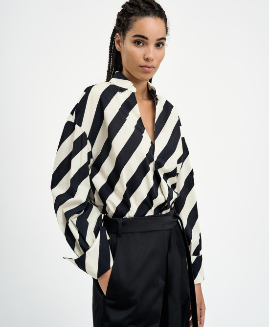 Striped blouse with V and collar