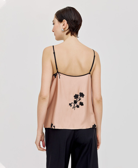 Strappy top with flower embroideries