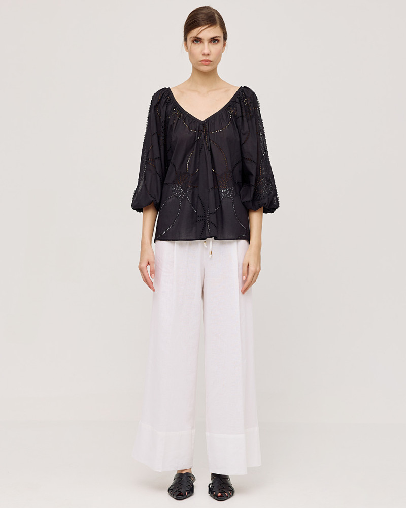 Broderie blouse with lace on the sleeves