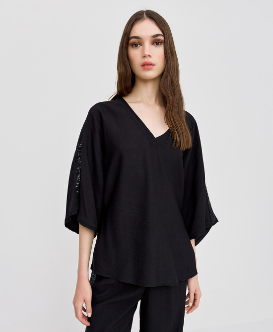 Blouse with V and sequin on the shoulders