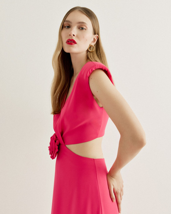 Cut-out dress with a flower pin