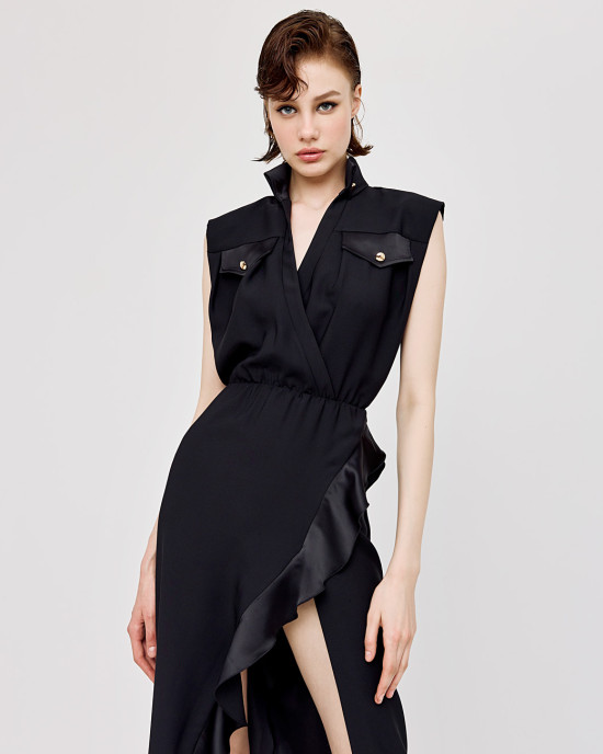 Wrap dress with ruffles and pockets