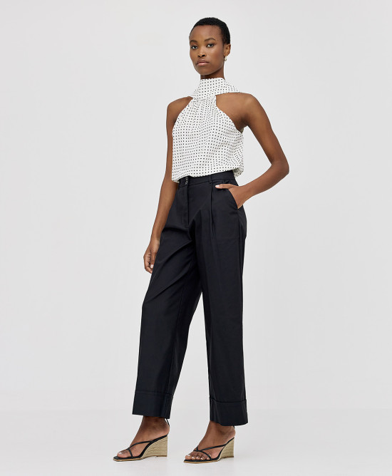 Cropped pants with pleats