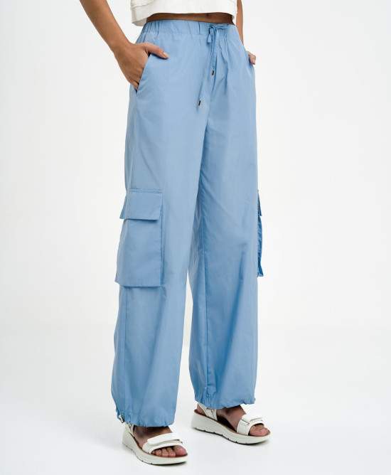Cargo pants with adjustable drawstrings