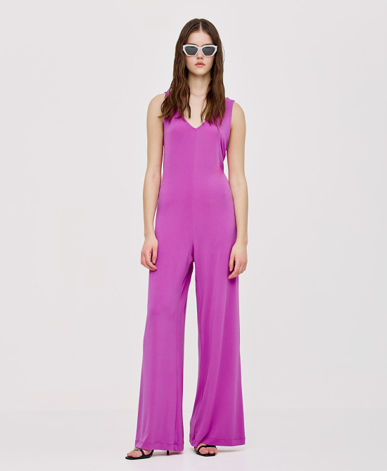 Jumpsuit with straps and V