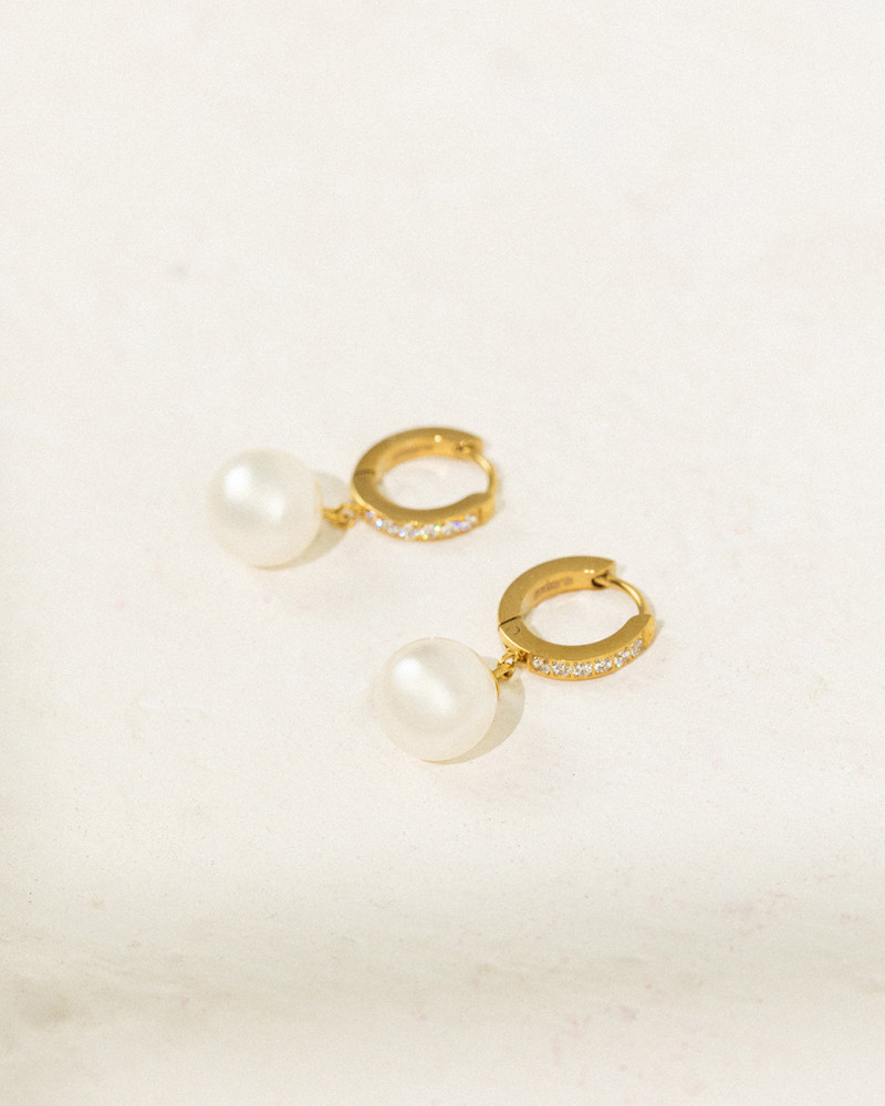 Hoop earrings with pearls and rhinestones
