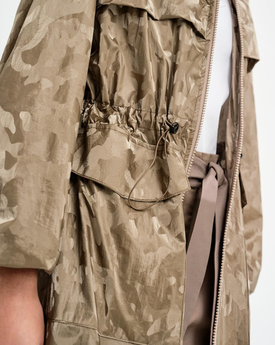Hooded jacket with a military print