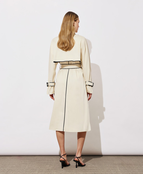 Contrasting detailed trench coat
