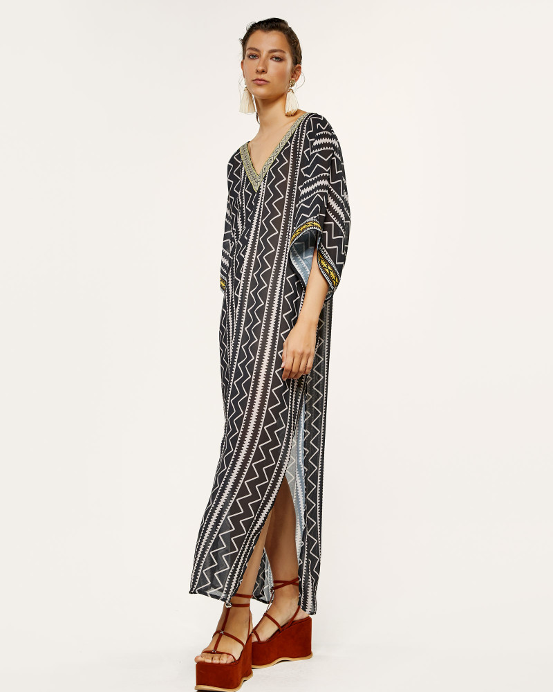 Maxi V dress with geometric pattern