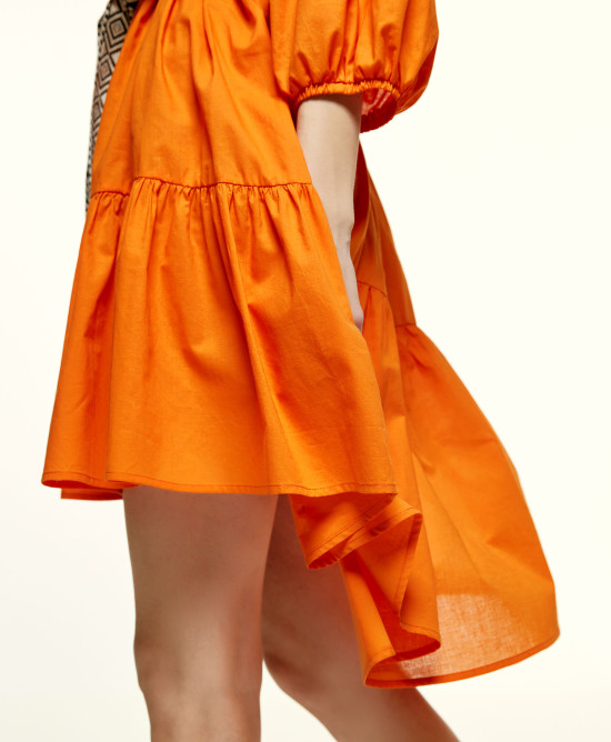 Dress with puffed sleeves and ruffles