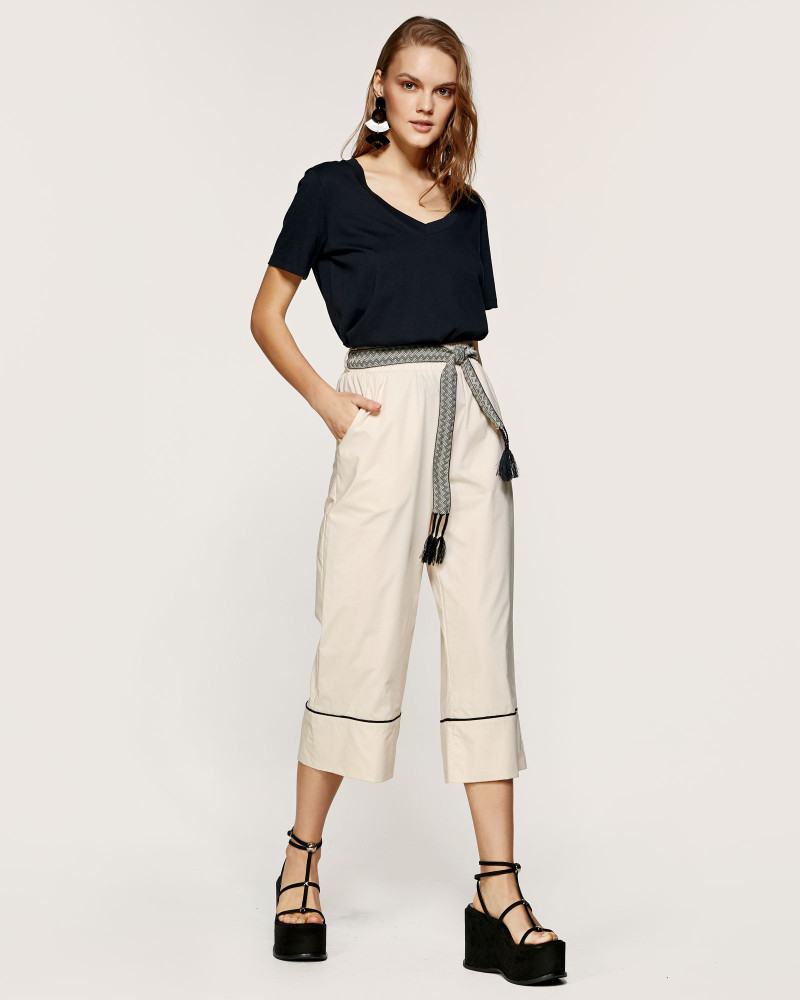 Cropped pants with belt