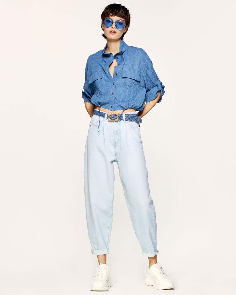 Cropped shirt in creased looks with pockets