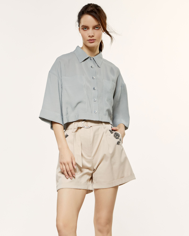 Cropped shirt with flared sleeves