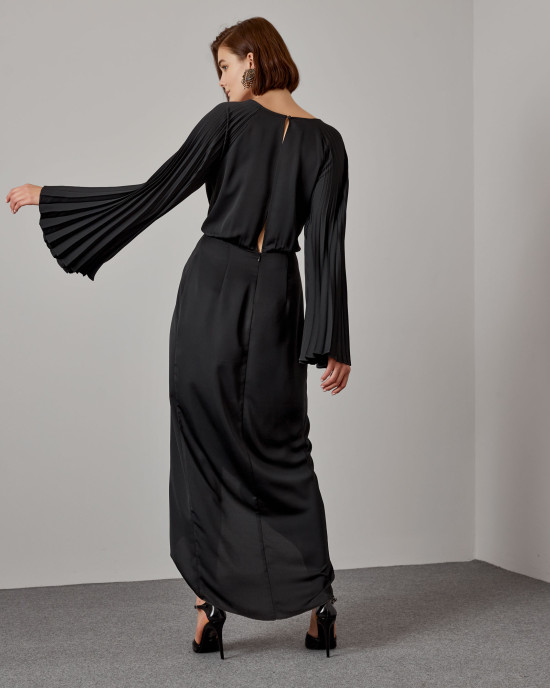 Maxi dress with pleated sleeves