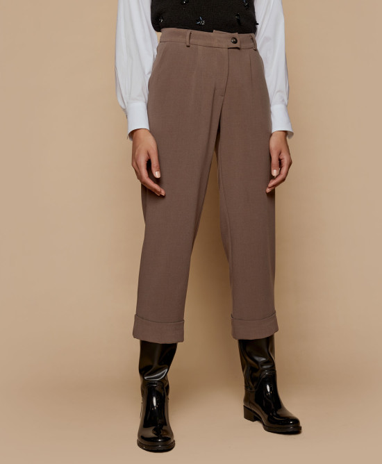 Cropped pants with turn-up hems