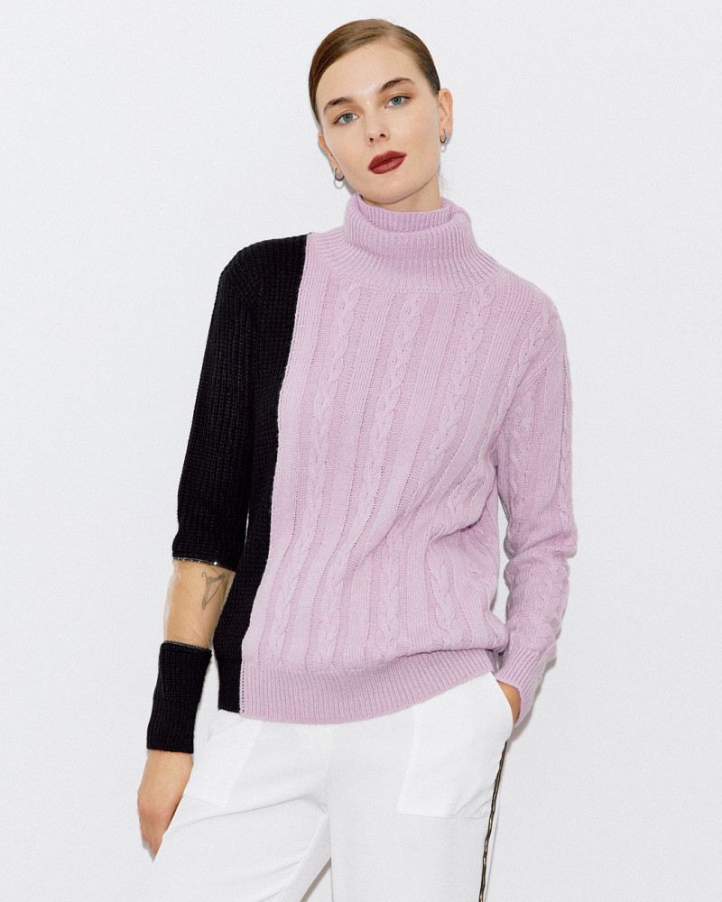 Turtleneck two-toned knit sweater
