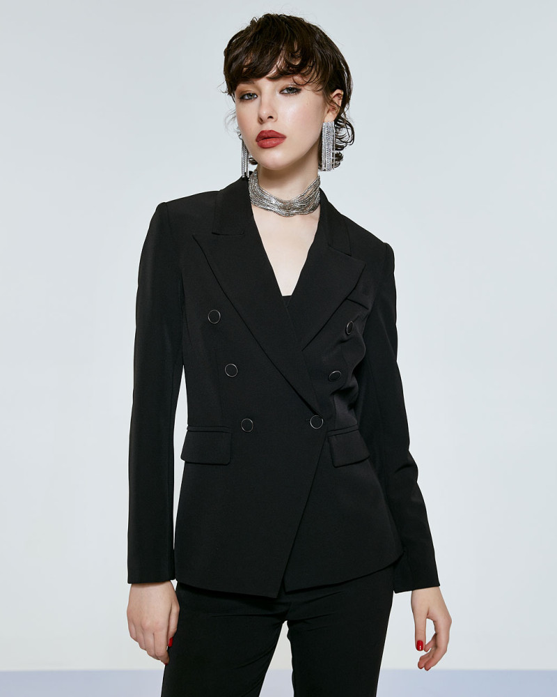 Single-button suit blazer