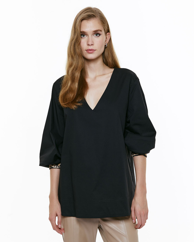 Blouse oversized with deep V