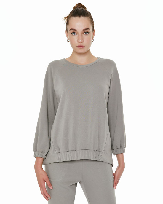 Sweater blouse with elastic