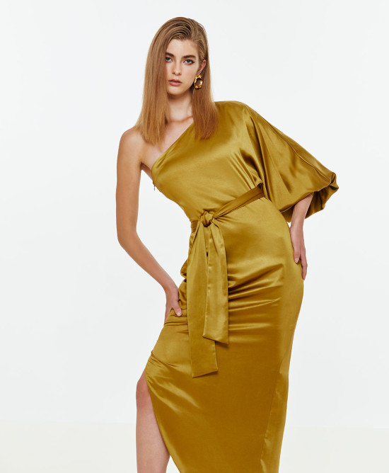 One-shoulder dress with slit