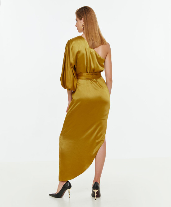 One-shoulder dress with slit