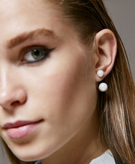 Earrings two pearls
