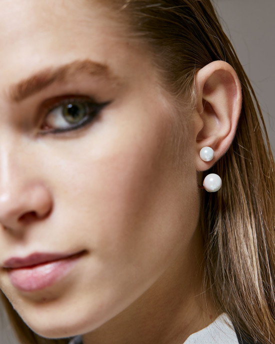 Earrings two pearls
