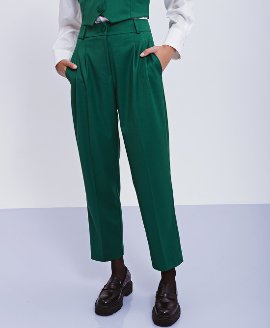 High-waist pants with pleats